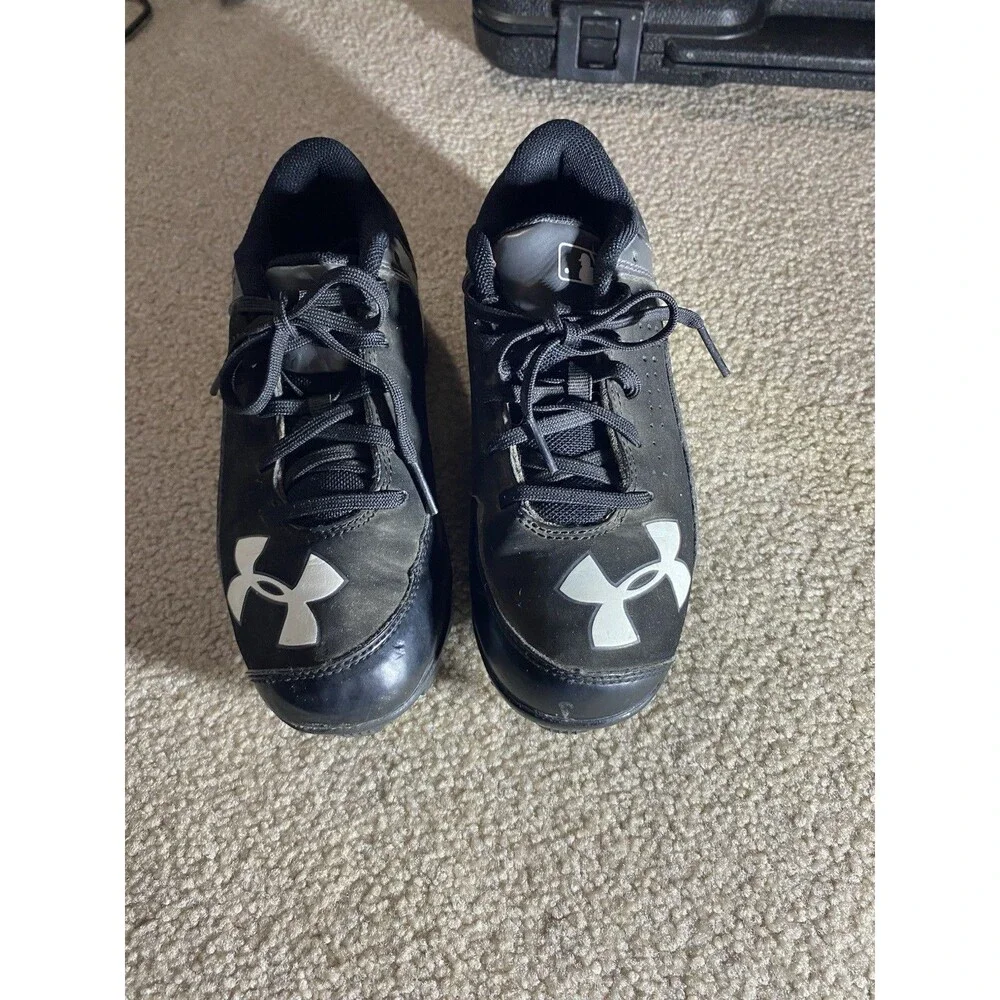 Under Armour Leadoff Low RM Jr Youth Baseball Cleats 1250082-001 Black White 1Y